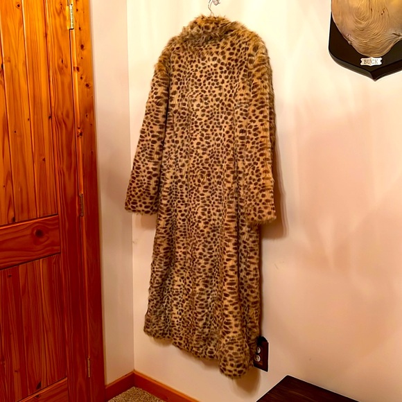 Jsabella’s Journey. Signature Collection. Cheetah, leopard Faux Fur Coat. L NWOT - Picture 2 of 8